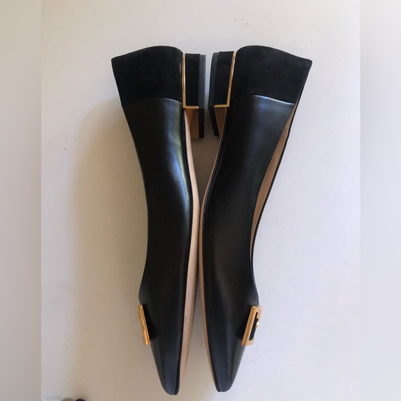 - Tory Burch Gigi Black Flats Leather Gold Logo Size 9 lightly worn - Picture 5 of 7